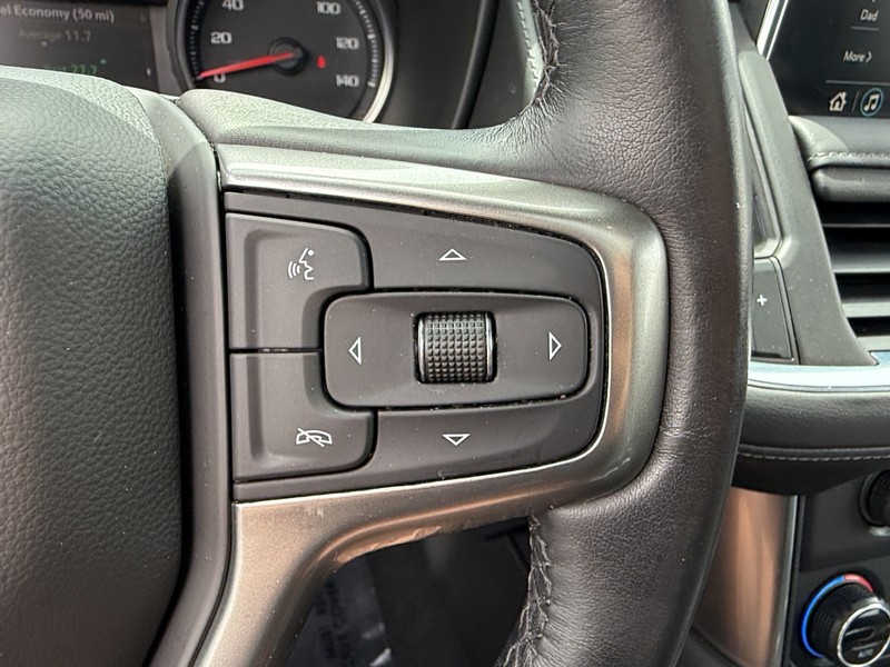 Chevrolet Suburban Vehicle Image 18