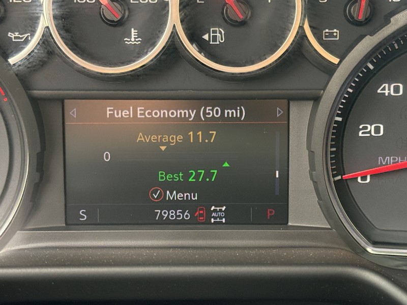 Chevrolet Suburban Vehicle Image 19