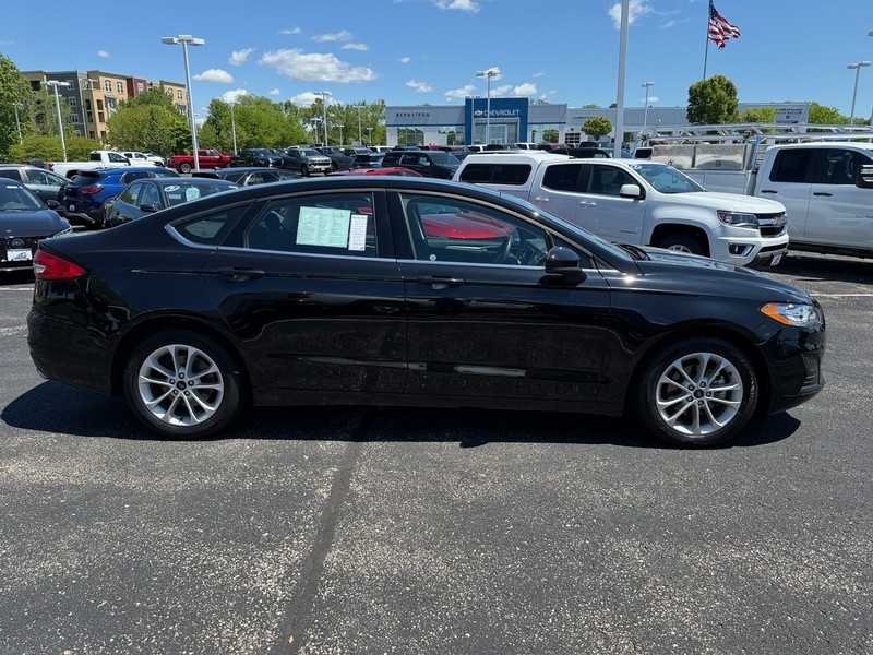 Ford Fusion Vehicle Image 02