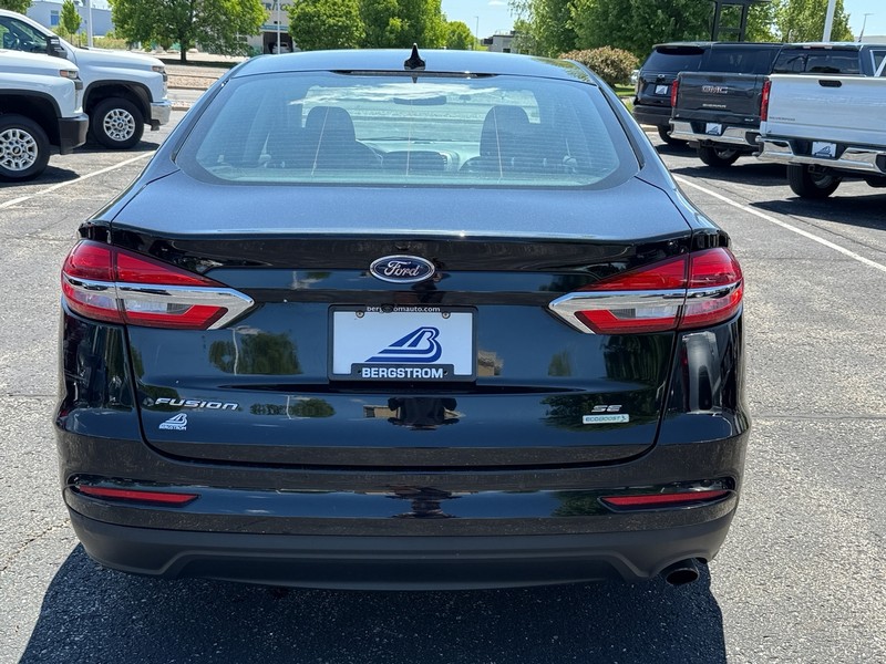 Ford Fusion Vehicle Image 04