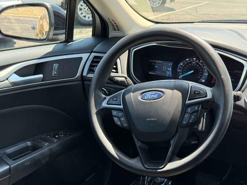Ford Fusion Vehicle Image 14