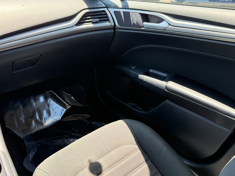 Ford Fusion Vehicle Image 15
