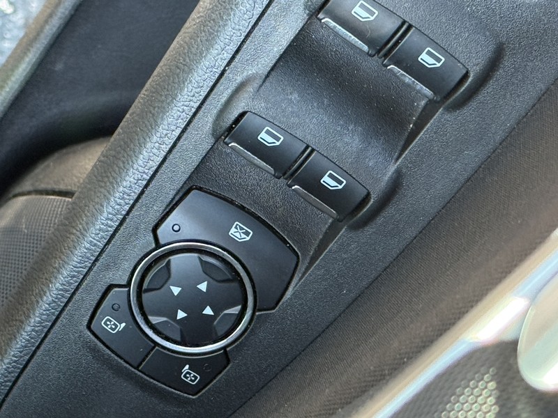 Ford Fusion Vehicle Image 19