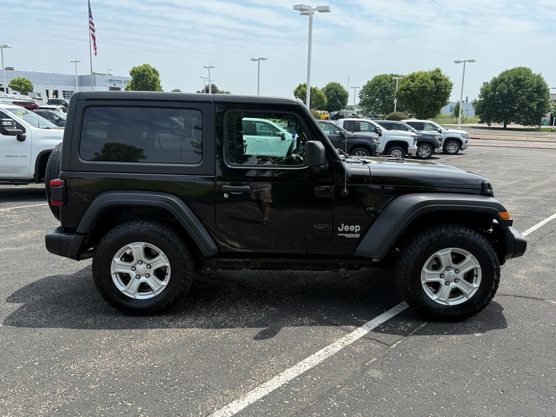Jeep Wrangler Vehicle Image 02