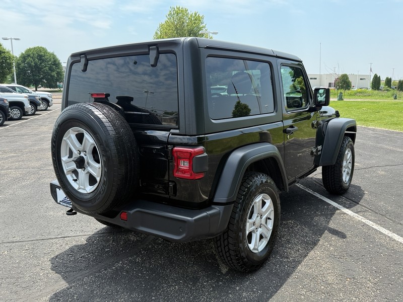 Jeep Wrangler Vehicle Image 03