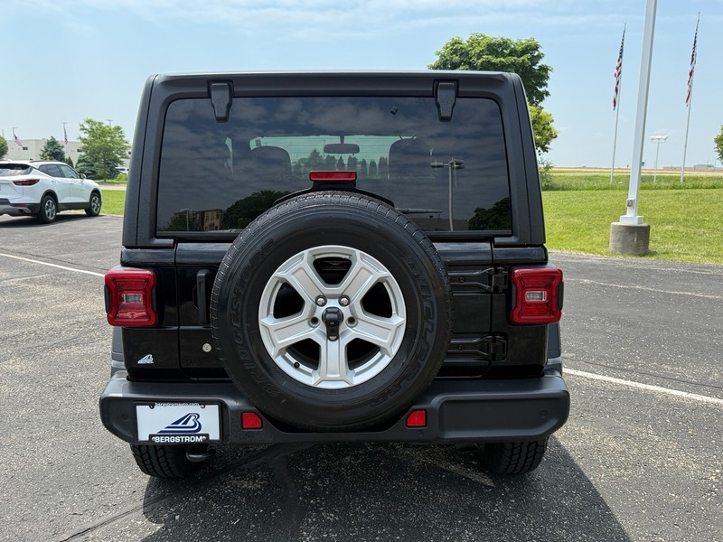 Jeep Wrangler Vehicle Image 04