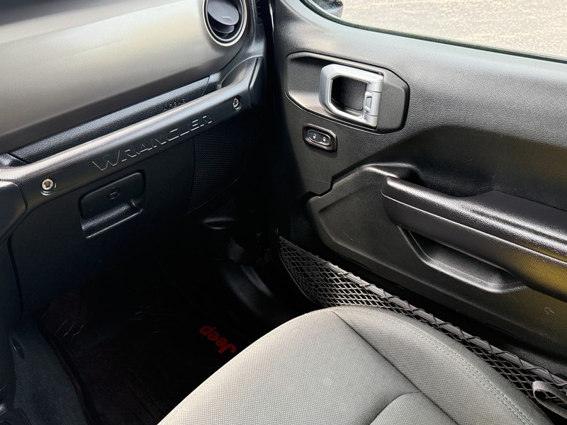 Jeep Wrangler Vehicle Image 14