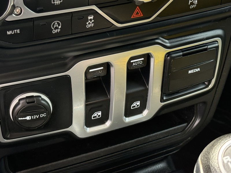 Jeep Wrangler Vehicle Image 19
