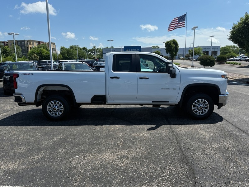 Chevrolet Silverado 2500HD Vehicle Image 02