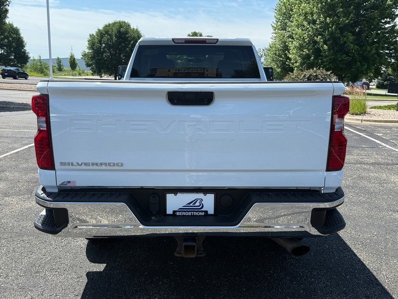 Chevrolet Silverado 2500HD Vehicle Image 04