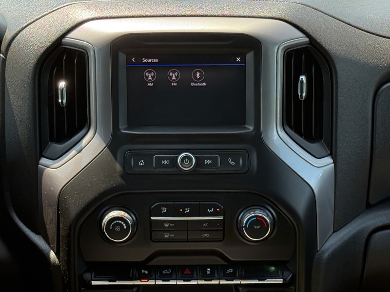 Chevrolet Silverado 2500HD Vehicle Image 12