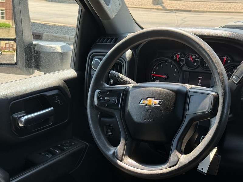 Chevrolet Silverado 2500HD Vehicle Image 13