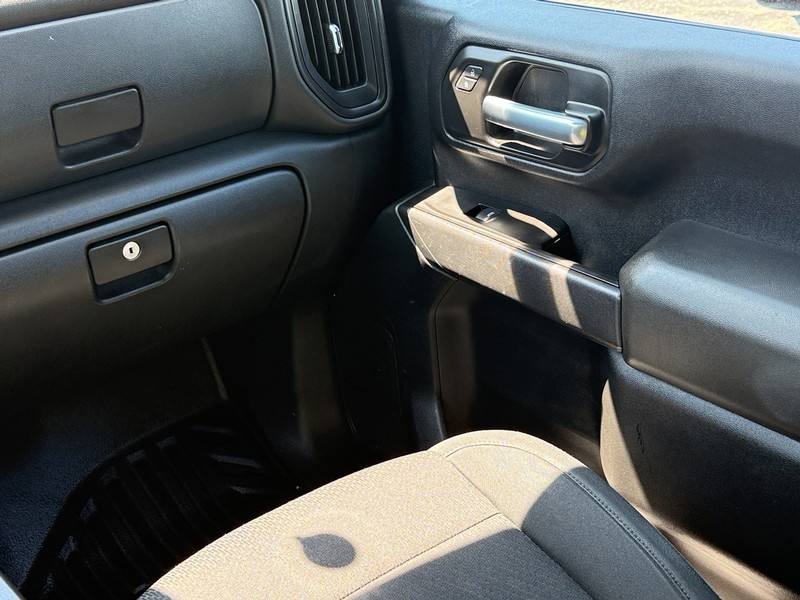Chevrolet Silverado 2500HD Vehicle Image 14