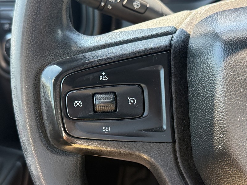 Chevrolet Silverado 2500HD Vehicle Image 15