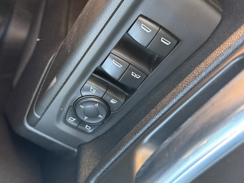 Chevrolet Silverado 2500HD Vehicle Image 18