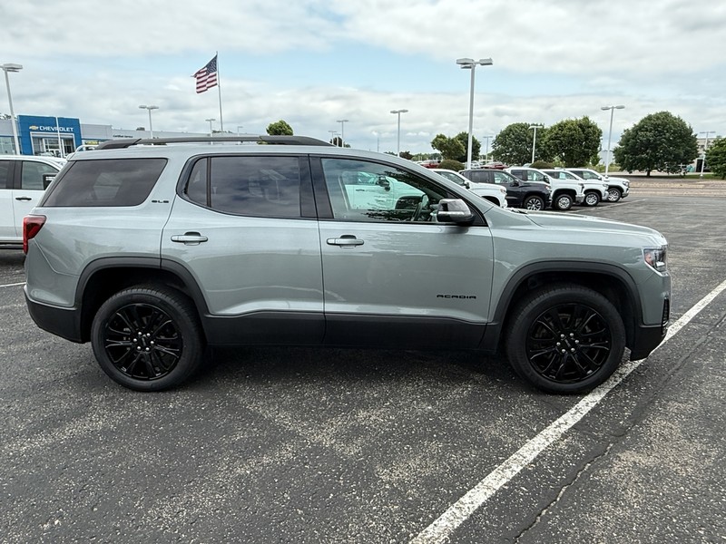 GMC Acadia Vehicle Image 02