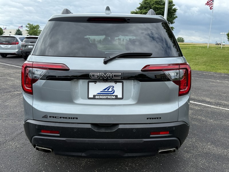 GMC Acadia Vehicle Image 04