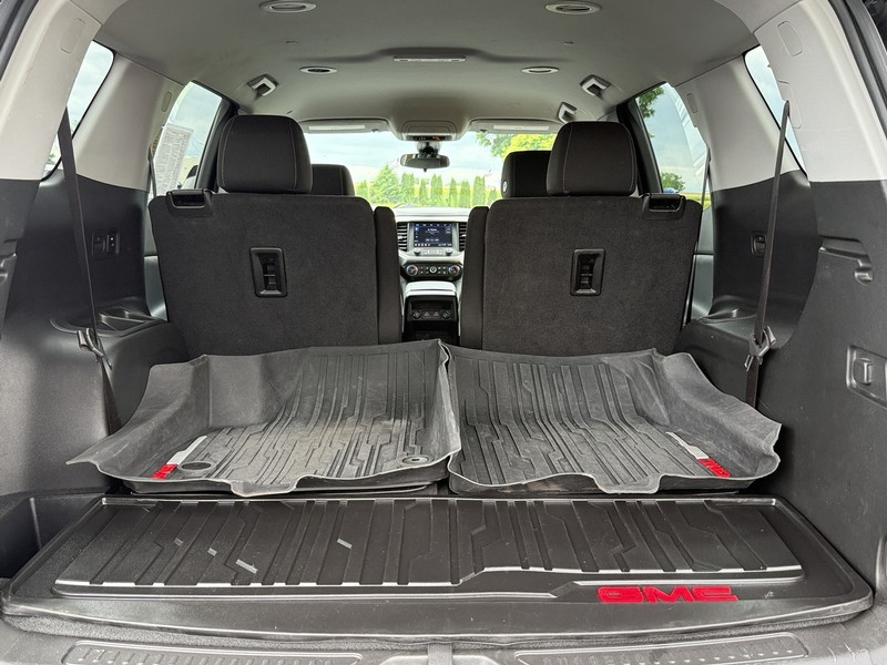 GMC Acadia Vehicle Image 05