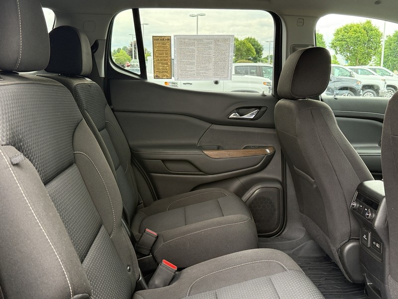 GMC Acadia Vehicle Image 10