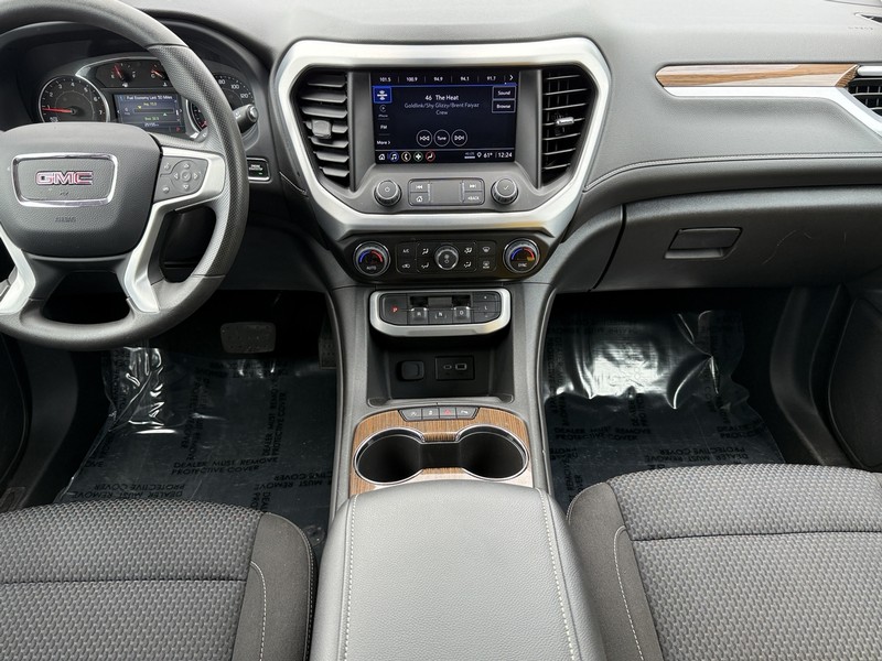 GMC Acadia Vehicle Image 11