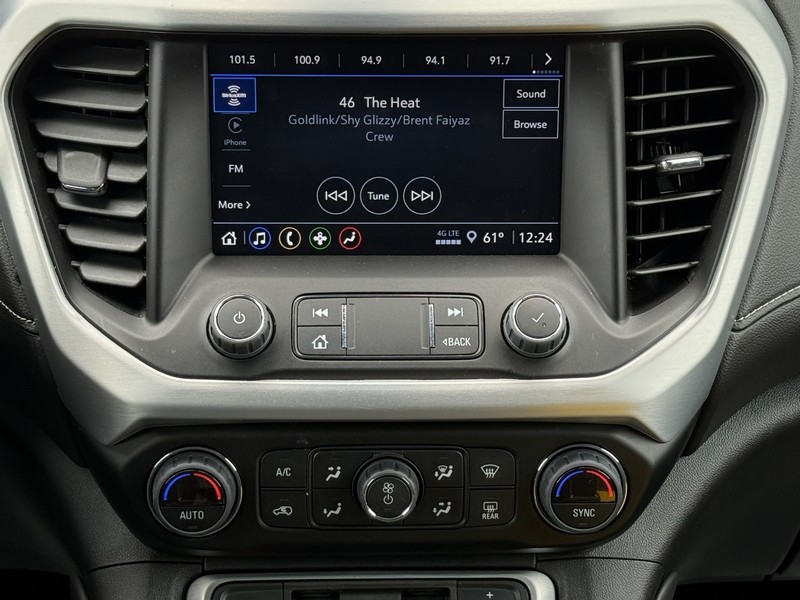 GMC Acadia Vehicle Image 12