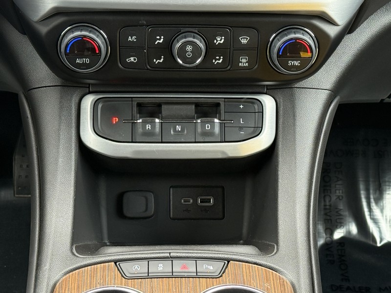 GMC Acadia Vehicle Image 13