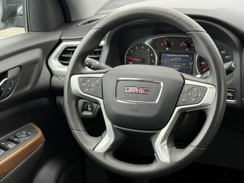 GMC Acadia Vehicle Image 14