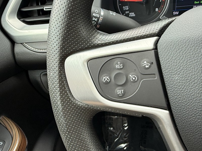 GMC Acadia Vehicle Image 16