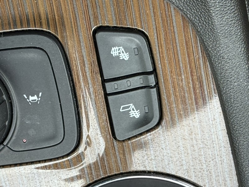 GMC Acadia Vehicle Image 19
