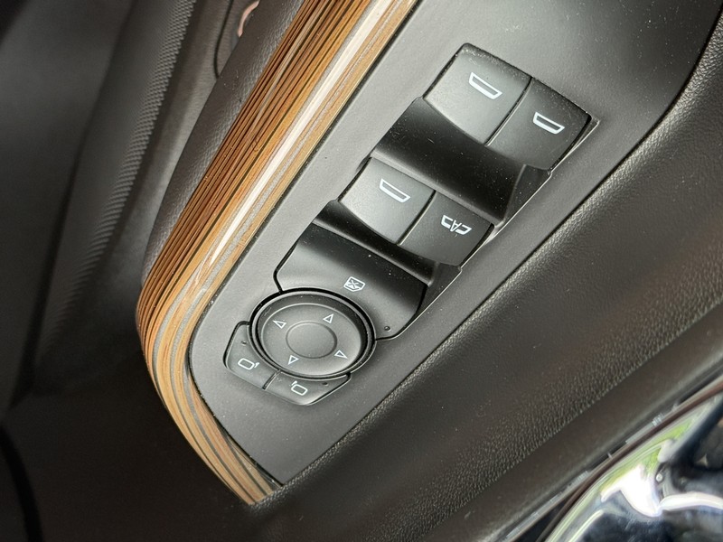 GMC Acadia Vehicle Image 21