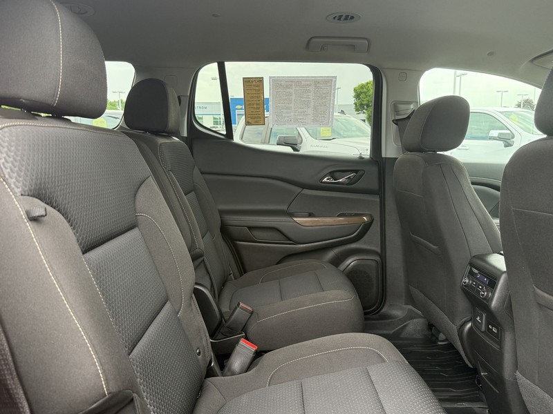 GMC Acadia Vehicle Image 10