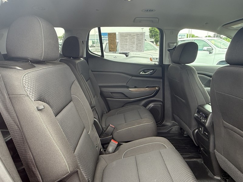 GMC Acadia Vehicle Image 11