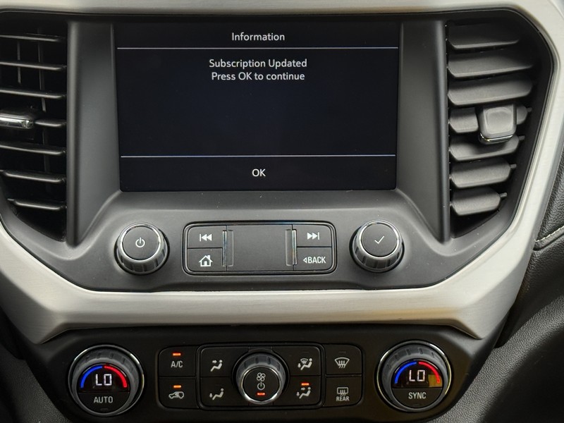 GMC Acadia Vehicle Image 13