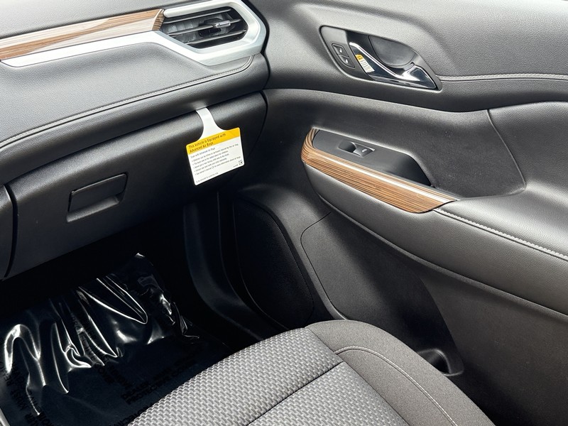 GMC Acadia Vehicle Image 16