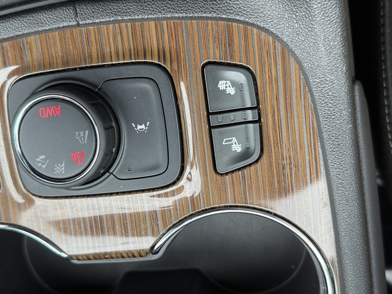 GMC Acadia Vehicle Image 20