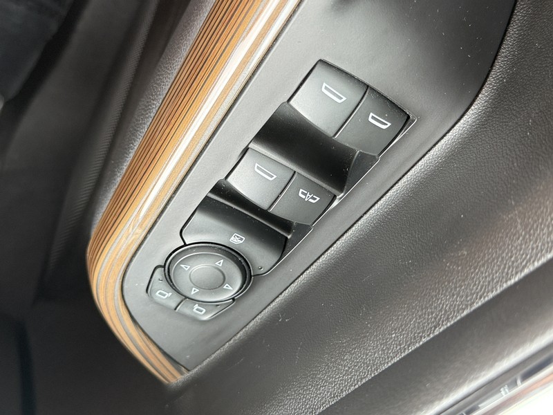 GMC Acadia Vehicle Image 22