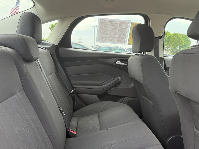 Ford Focus Vehicle Image 10