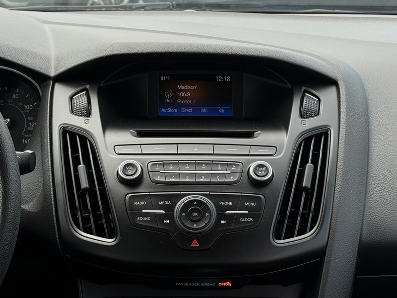 Ford Focus Vehicle Image 12