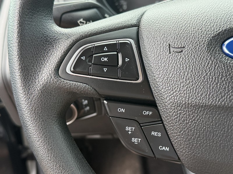 Ford Focus Vehicle Image 16