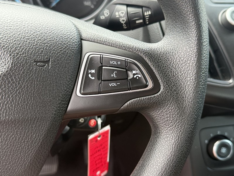 Ford Focus Vehicle Image 17