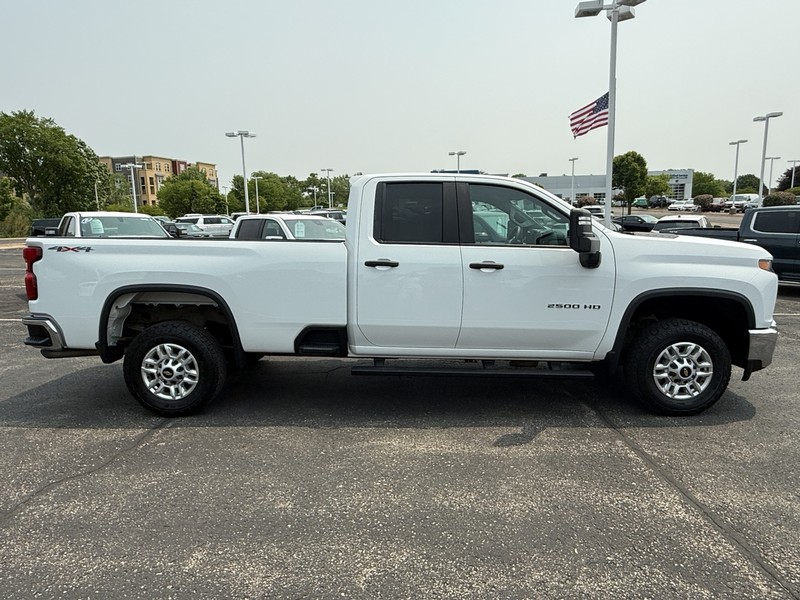 Chevrolet Silverado 2500HD Vehicle Image 02