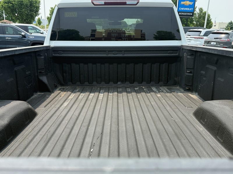Chevrolet Silverado 2500HD Vehicle Image 05