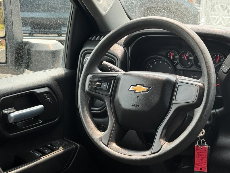 Chevrolet Silverado 2500HD Vehicle Image 12