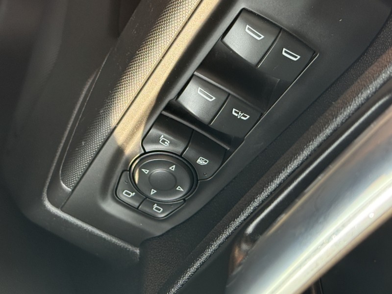 Chevrolet Silverado 2500HD Vehicle Image 17