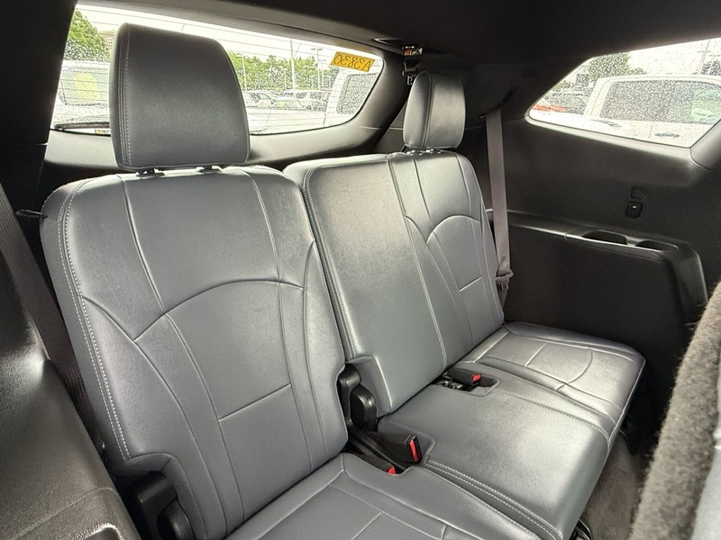 Buick Enclave Vehicle Image 09