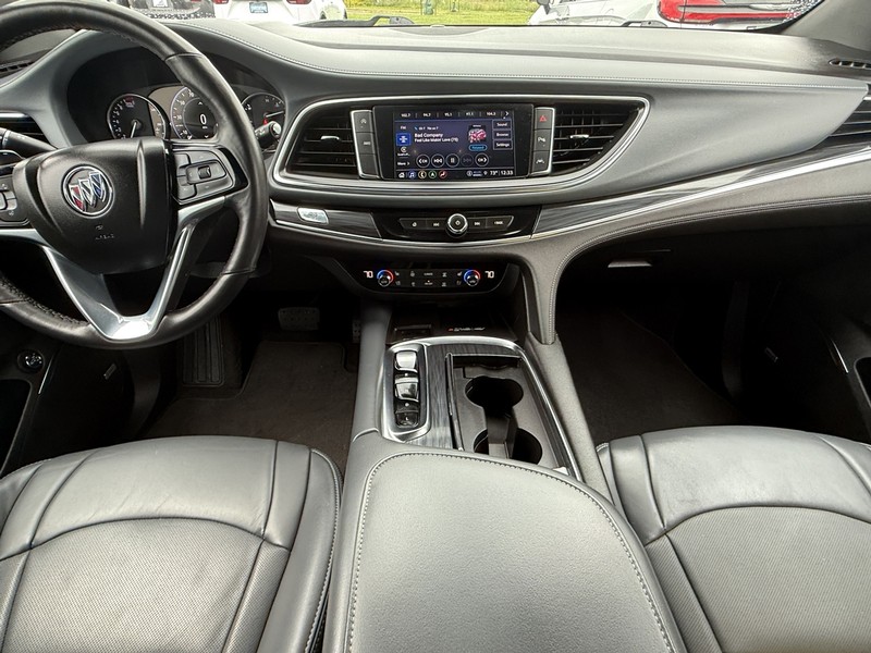 Buick Enclave Vehicle Image 11
