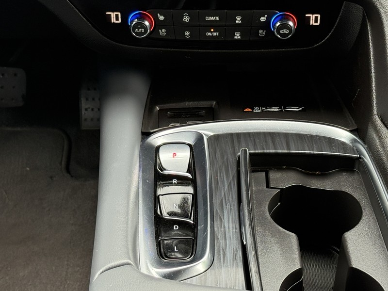 Buick Enclave Vehicle Image 13