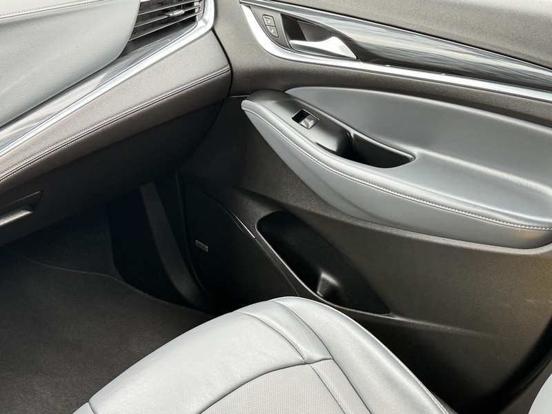 Buick Enclave Vehicle Image 15