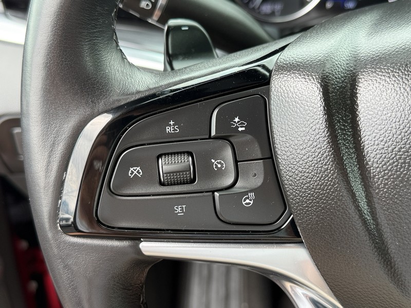Buick Enclave Vehicle Image 16