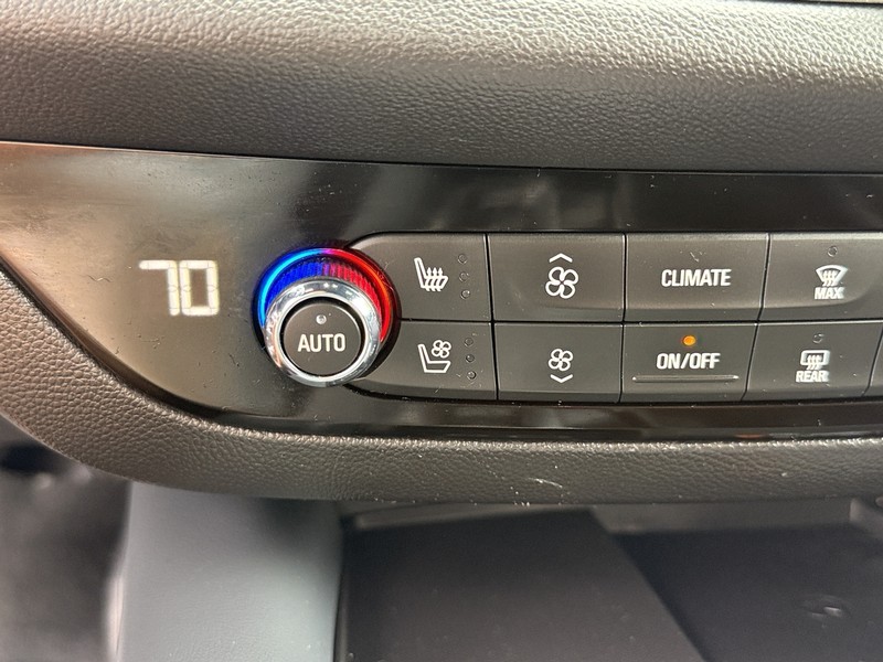 Buick Enclave Vehicle Image 19